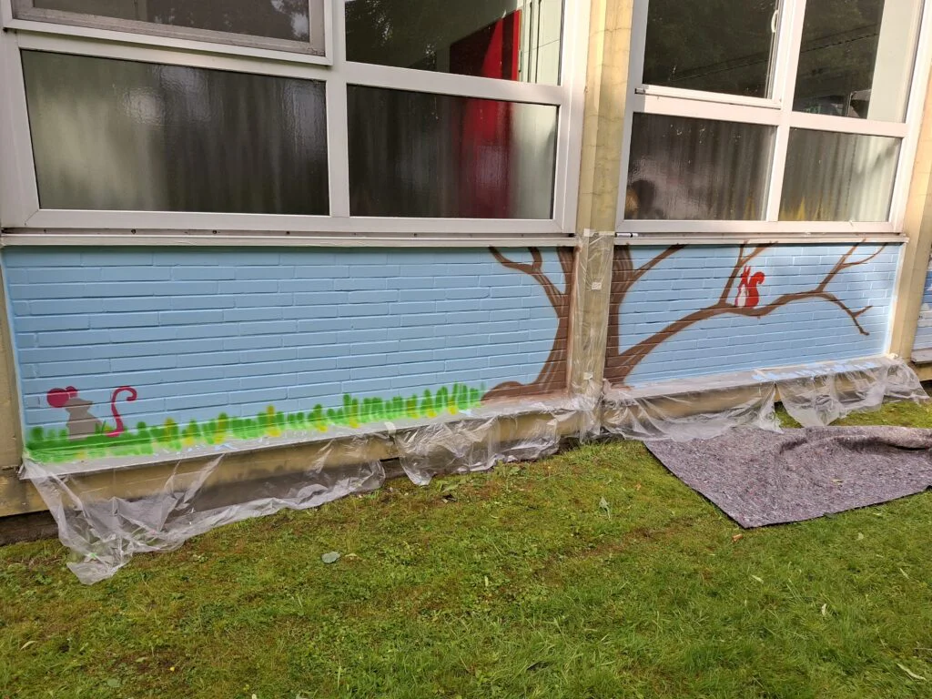 Ein bunter, bleibender Abschied: Abschlussklassen gestalten kreatives Graffiti-Kunstwerk 20260616 081934
