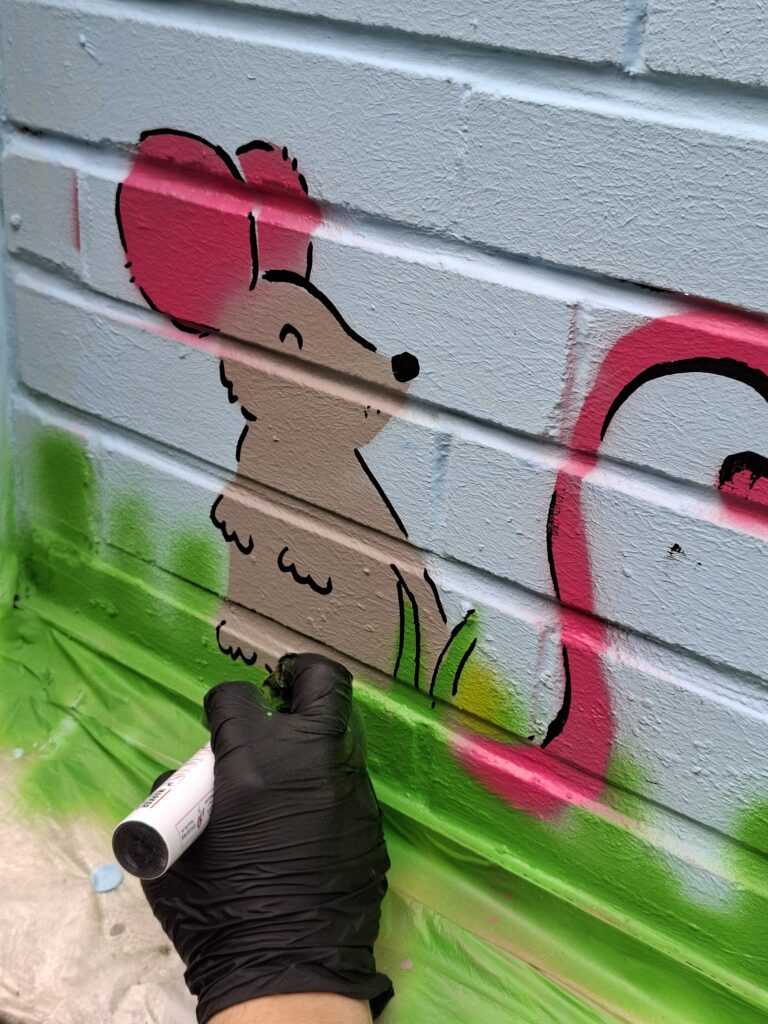Ein bunter, bleibender Abschied: Abschlussklassen gestalten kreatives Graffiti-Kunstwerk 20260616 084756