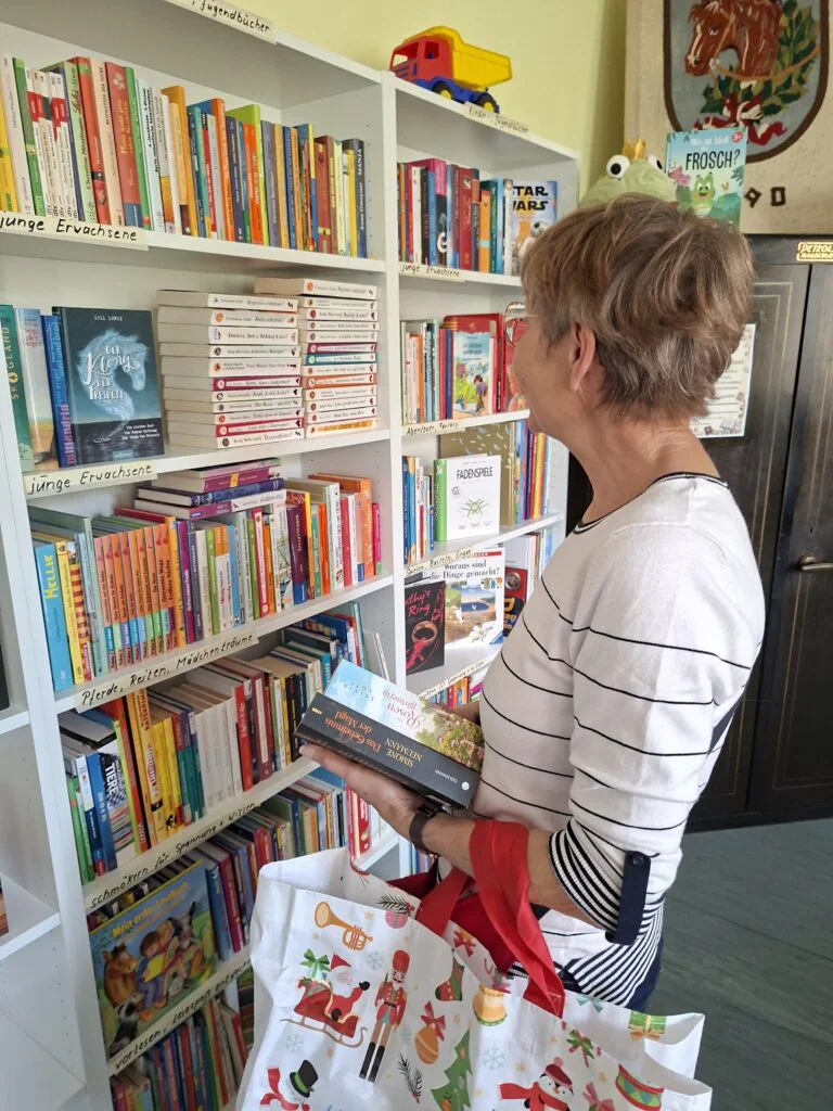 Großer Andrang und kistenweise Bücher: Die Leseratte - Bücherbörse in Förste ist erfolgreich gestartet! 20260617 140459