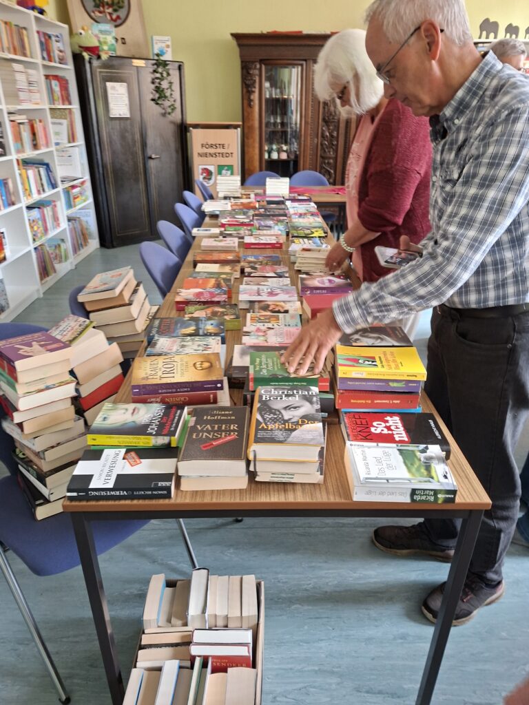 Großer Andrang und kistenweise Bücher: Die Leseratte - Bücherbörse in Förste ist erfolgreich gestartet! 20260617 144507