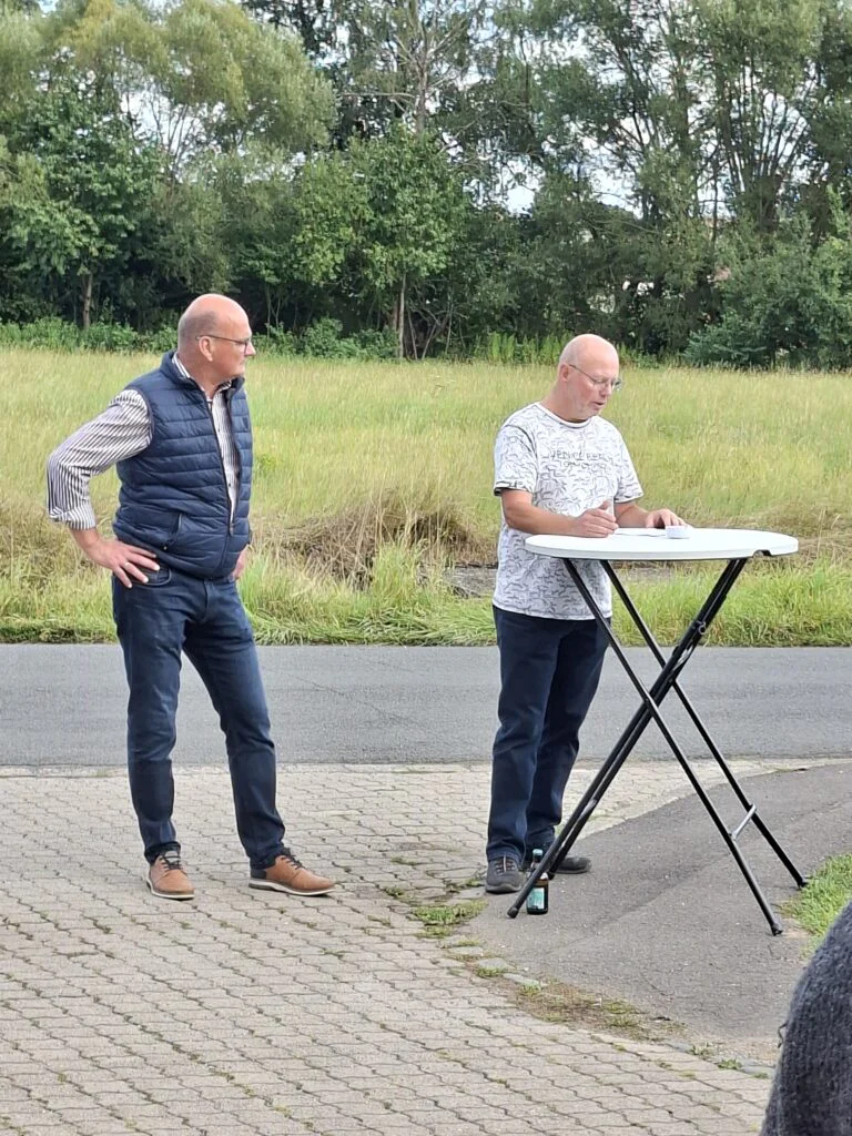 Einweihung einer überdachten Sitzecke in Nienstedt 20260823 162202