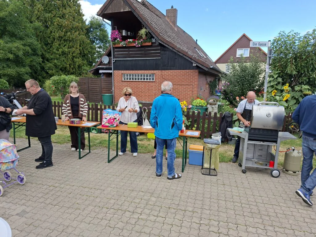 Einweihung einer überdachten Sitzecke in Nienstedt 20260823 163009