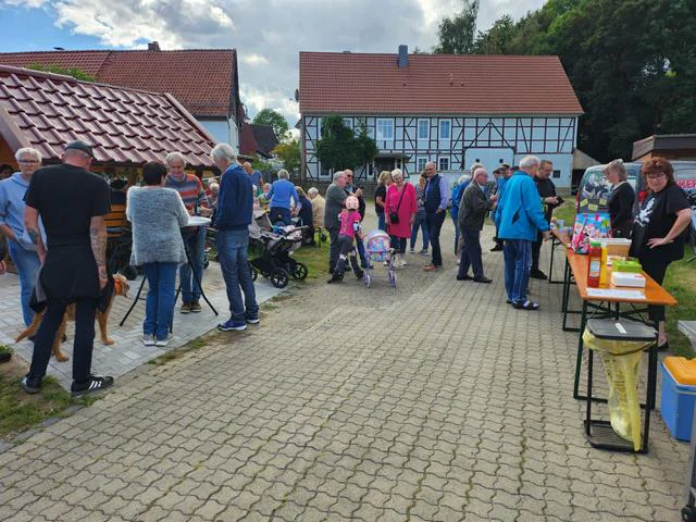 Einweihung einer überdachten Sitzecke in Nienstedt k640 sitzecke 2